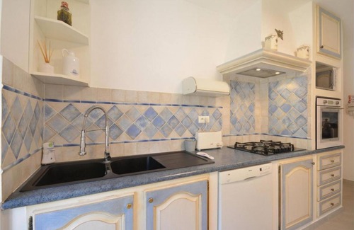 Robion House | A BEAUTIFUL PROVENCAL NEST FACING THE LUBERON