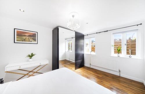 Tower Hamlets Apartment | A beautiful stylish 2 Bedroom Apartment -City of London