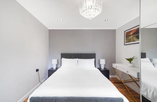 Tower Hamlets Apartment | A beautiful stylish 2 Bedroom Apartment -City of London