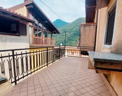 Strozza House | A beautifully furnished semi-detached house in Strozza, Bergamo