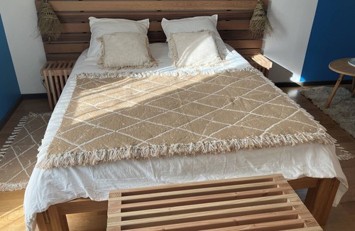 Les Echets Bed & Breakfast | A bed and breakfast in the woods