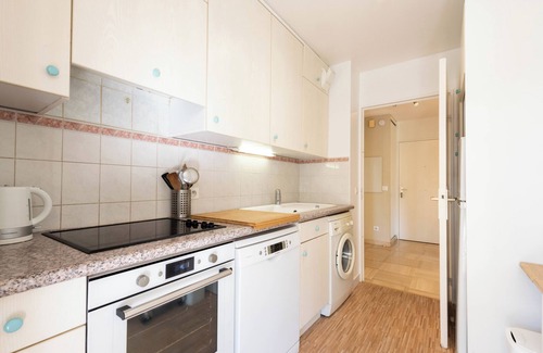 Prado - Republique Apartment | A-Br – Quiet, Infinity Pool & Private Parking