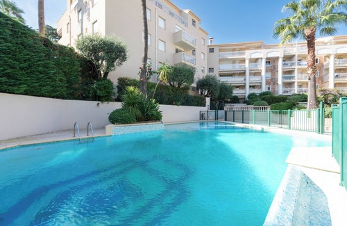 Prado - Republique Apartment | A-Br – Quiet, Infinity Pool & Private Parking