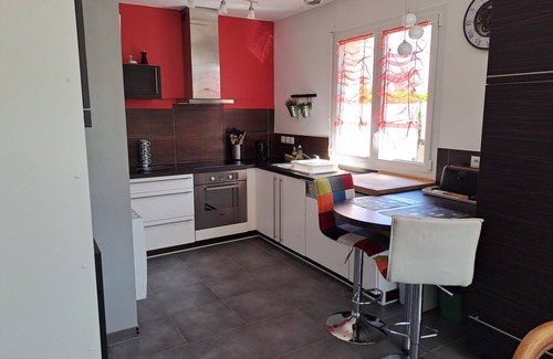 Porspoder House | A/C from 357€: House CLASSIFIED 4*; single-storey, seafront, enclosed garden, pets OK.