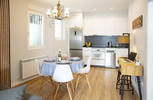 O Grove House | A Casa de Pedra. Modern and comfortable duplex for 4 pax in the center of O Grove