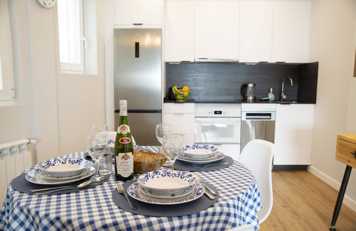 O Grove House | A Casa de Pedra. Modern and comfortable duplex for 4 pax in the center of O Grove