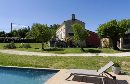 Tauriac House | A Casa Nostra - Gîte insolite - 2-4 personnes - Piscine - Spa - Détente