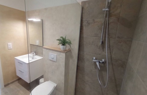 Valle-de-Campoloro Bed & Breakfast | A Caserella - Chambre d'hôte avec salle de bain non attenante et vue sur mer