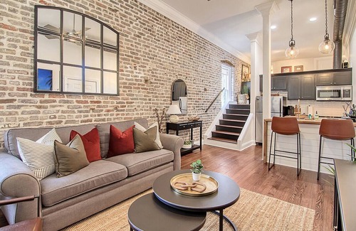 Downtown Charleston Condo | A Charleston Single - King St. Loft