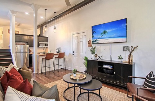 Downtown Charleston Condo | A Charleston Single - King St. Loft