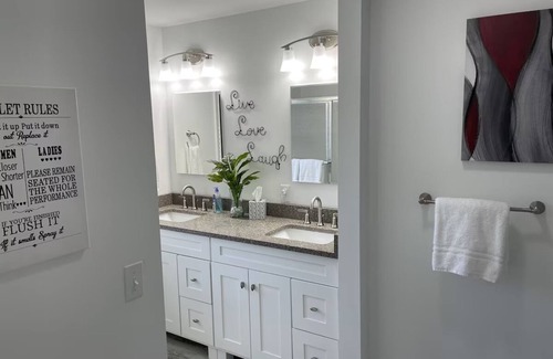 Hermann House | A Charming Home newly remodeled and furnished