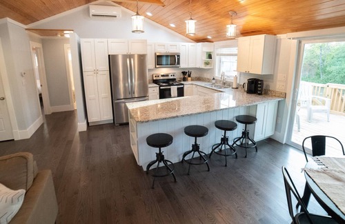 Bayshore House | A Cheerful 2-bedroom cottage