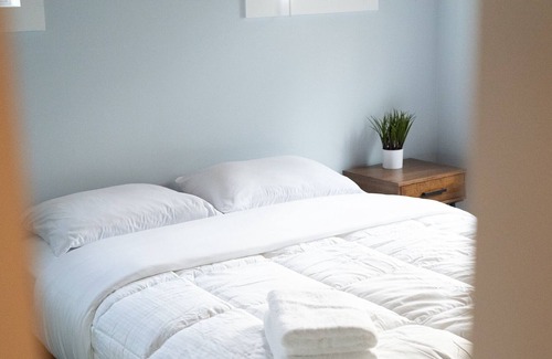 Bayshore House | A Cheerful 2-bedroom cottage