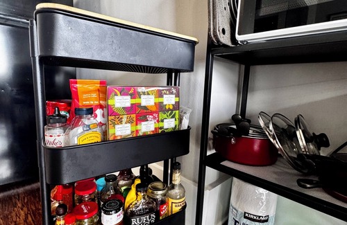 South Shore Apartment | A Chic 8th Floor Studio Inside Vintage Style Building With Spectacular Lake View