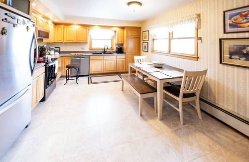 Sheridan Apartment | A comfortable two-bedroom, one-bathroom private apartment with two private entries on the UPPER LEVEL of a lovely ranch-style home on the banks of picturesque Little Goose Creek.