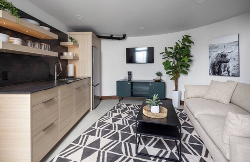 Billings House | A converted grain bin blending the Montana feel with modern design and comforts.