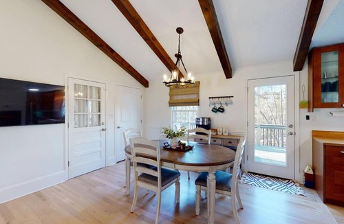 Gainesville House | A COOL CHANGE TOO - Home on Lake Lanier with a dock