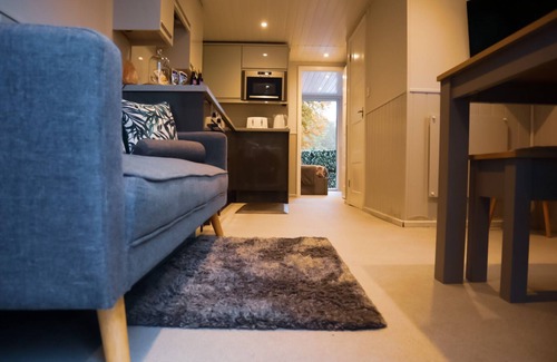 Maidstone Boat Rental | A Cosy unique luxurious River Boat with Castle Views in Maidstone Lady Florence.