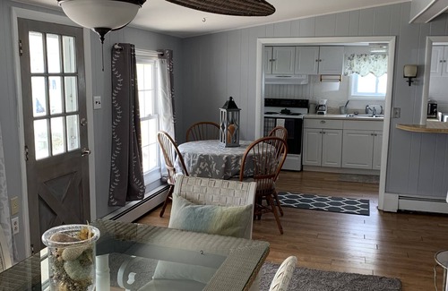 Hancocks Bridge Cottage | A cottage on the shore of the Delaware River