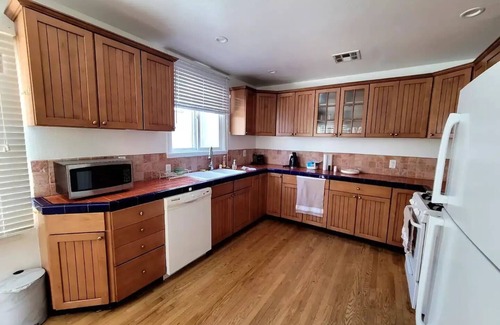 Park West House | A cozy 2 bedroom it located few meters from park