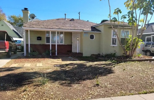 Park West House | A cozy 2 bedroom it located few meters from park