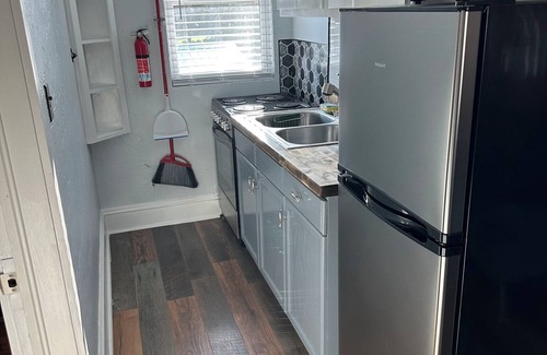 DeLand Apartment | A Cozy & Charming 2 bedroom Apartment in Historic Downtown Deland.