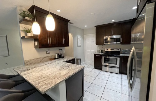 Pembroke Pines House | A Cozy Spring Escape!