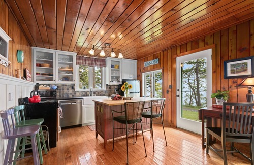 Bow Cottage | A cozy winter retreat with awesome views! Close to fun hikes & great dining.