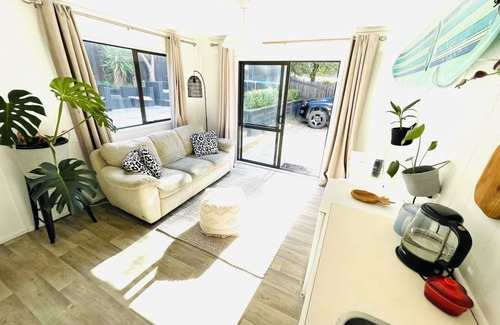 Mount Maunganui Apartment | A Cute beach batch by Mount Maungani surf beach.