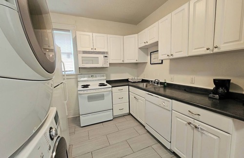 Vollintine-Evergreen House | A cute fully furnished place to stay in Memphis