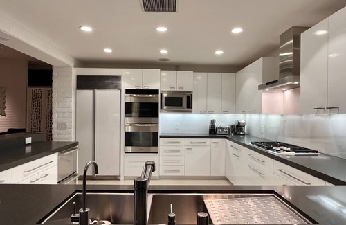 Palm Springs House | A Desert Retreat Awaits You.