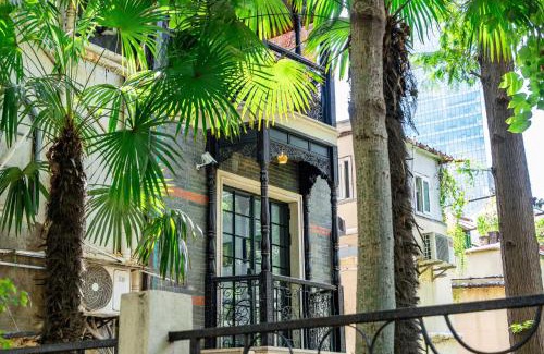Huaihai Road Commercial Area Villa | A detached, old Shanghai villa on Huaihai Middle Road