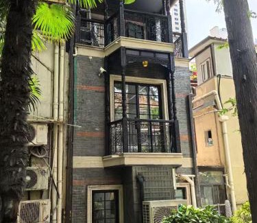 Huaihai Road Commercial Area Villa | A detached, old Shanghai villa on Huaihai Middle Road