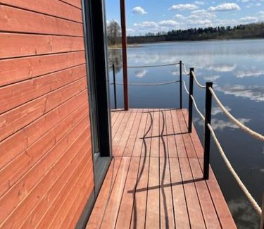 Barczewo Apartment | "A" Domki na wodzie Barczewko 1 z 4 domków