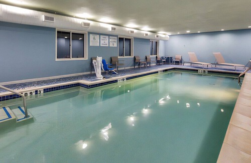 Farmington Hills House | A Fabulous King Room for Business and Leisure