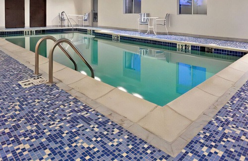 Farmington Hills House | A Fabulous King Room for Business and Leisure