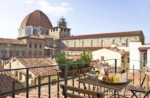 Duomo Apartment | A Few Steps to The Duomo Amazing 4BD Apt