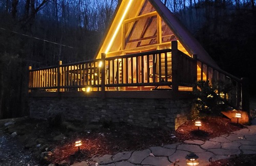 Sylva Cabin | A-FRAME LOG CABIN IN THE WOODS! -WIFI, NEW HOT TUB, CREEK, VIEWS, FIRE PIT!