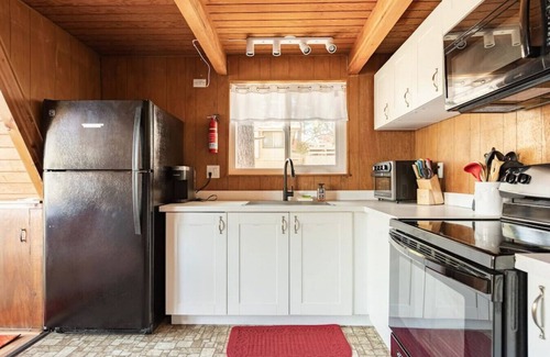 Arrowbear Lake Cabin | A-Frame of Arrowbear; stunning cabin with mountain VIEWS