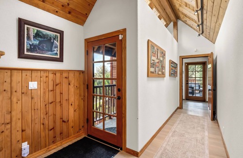 Madera County House | A-Frame - sleeps 20 - 2 Fire pits - 2 Hot Tubs - Putting Green