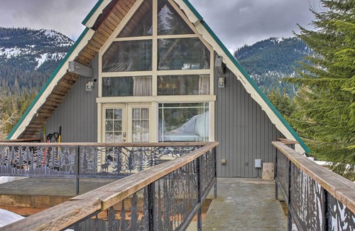 Snoqualmie Pass Cabin | A-Frame w/ Views: Walk to Snoqualmie Lifts!