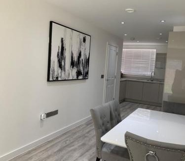 Basildon House | A G2 luxury home that sleeps up to 4 guests