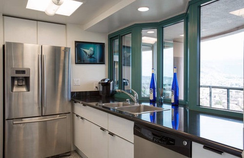 McCully - Moiliili Condo | A Gallery of Views and Art at the Waikiki Landmark