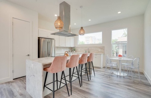 Oak Lawn House | A Gilbert · Driem House |Chic | Highland Park Adjacent