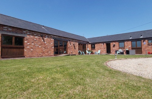 Wotton-under-Edge House | A Hidden Gem, Beautiful Barn With Stunning Countryside Views