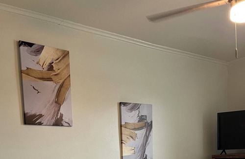 Glenolden Apartment | A Hidden Gem only 15 min from the airport!