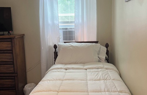 Glenolden Apartment | A Hidden Gem only 15 min from the airport!