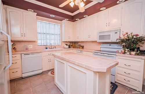 San Juan House | A Historic Paradise Private Pool on 1.5 acres, gated, sleeps 16. Events allowed