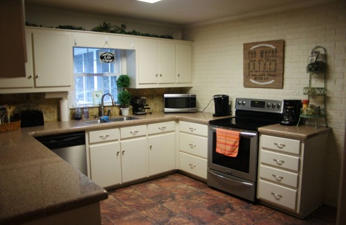 Troy House | A Home Away From Home! 15 min from NC ZOO and 15 min from Seagrove Potters!