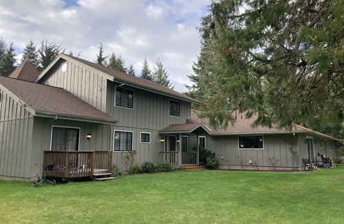 Bandon House | A Home on the Range at Bandon Crossings 6 bedrooms